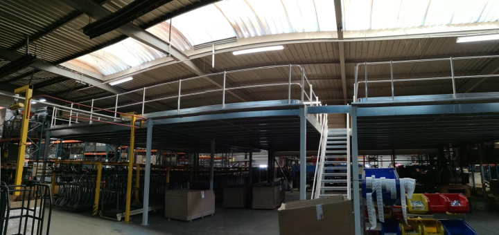 Montage d’une plate forme métallique de 350m2  1