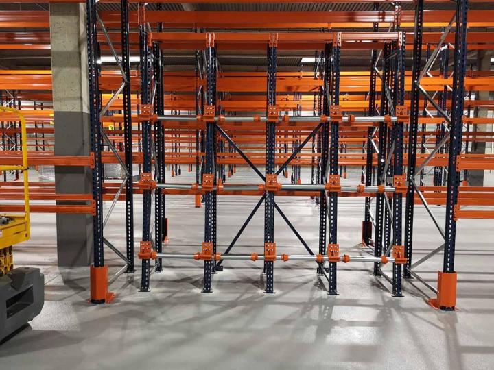 Installation de rack à palettes, France