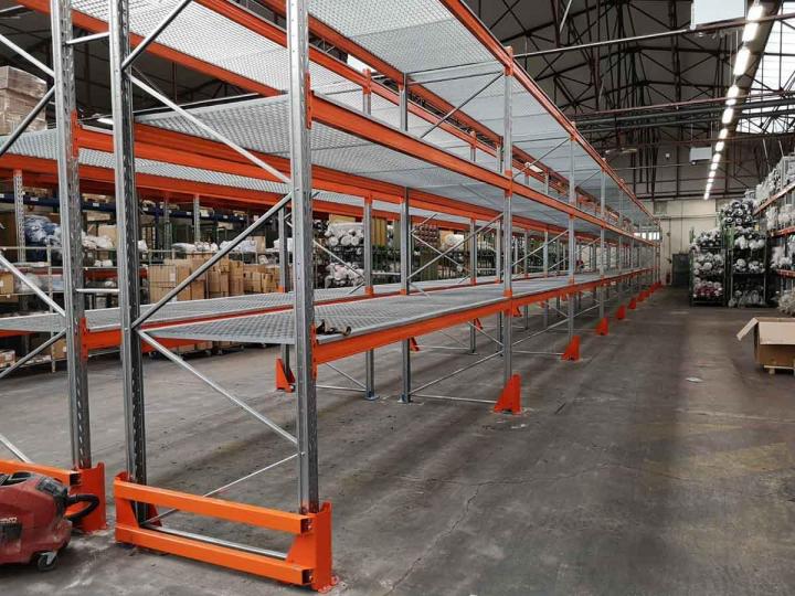 Installation de rack à palettes, France