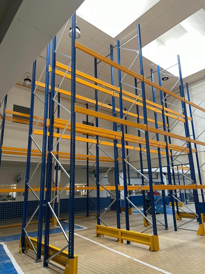 Installation de rack à palettes, France