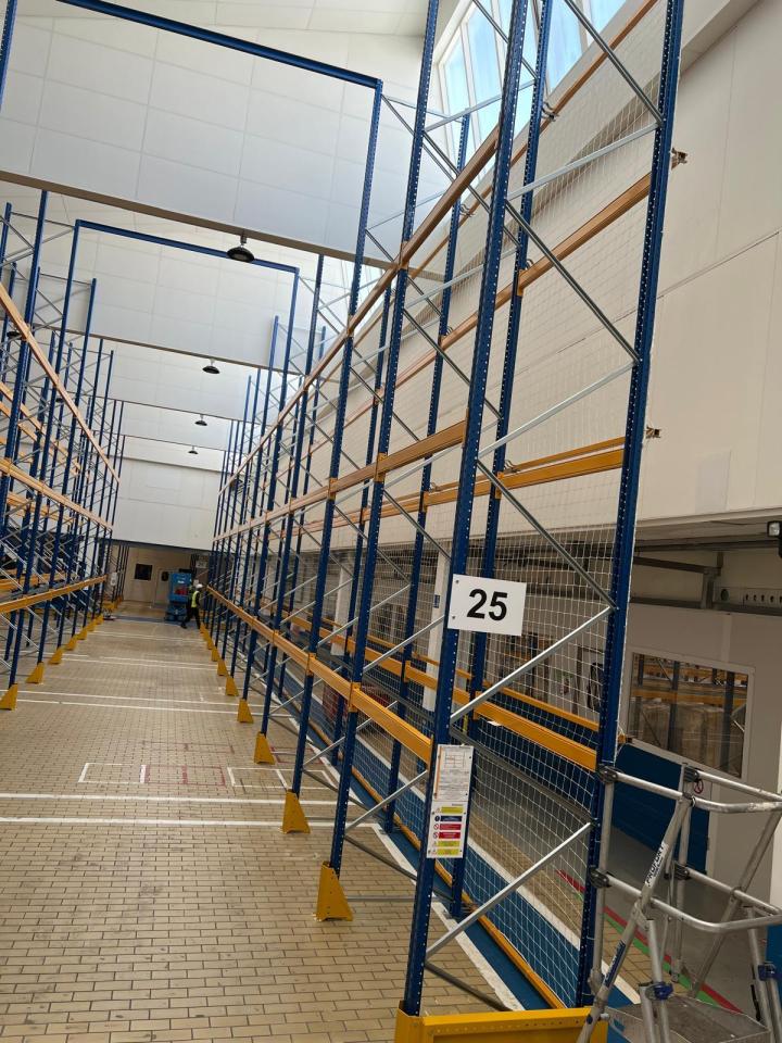 Installation de rack à palettes, France