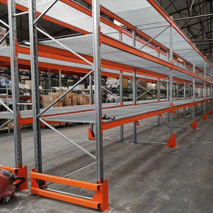 Installateur de rack à palettes